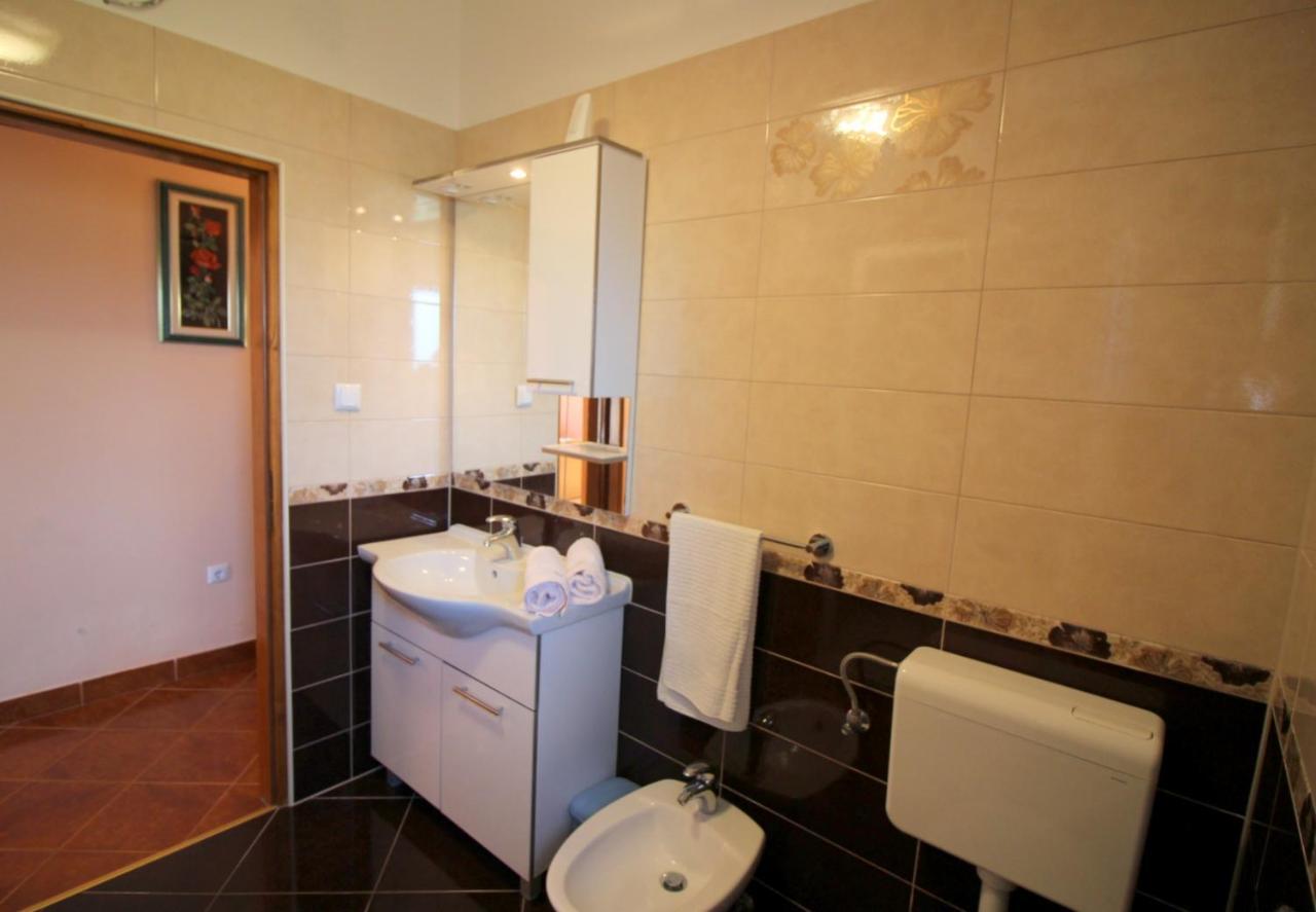 Apartment Liliana Near Beach โปเรช ภายนอก รูปภาพ