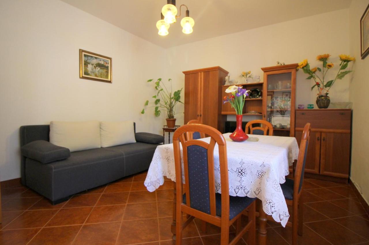 Apartment Liliana Near Beach โปเรช ภายนอก รูปภาพ